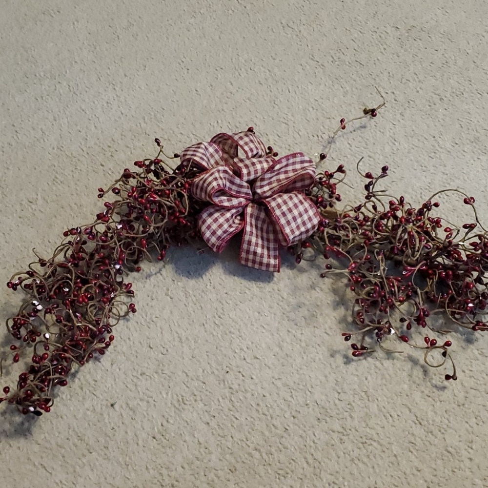 Primitive berry swag